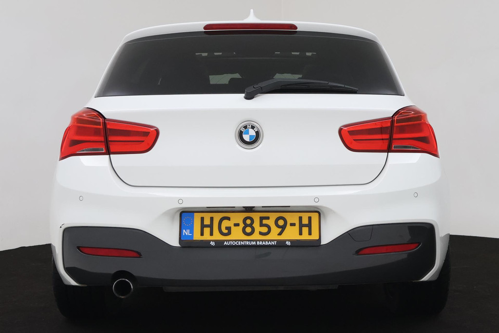 
BMW 1-serie 118i Corporate Lease M Sport (PANORAMADAK, PARKEERSENSOREN, CRUISE CONTROL, STOELVERARMING, NL-AUTO) vol									