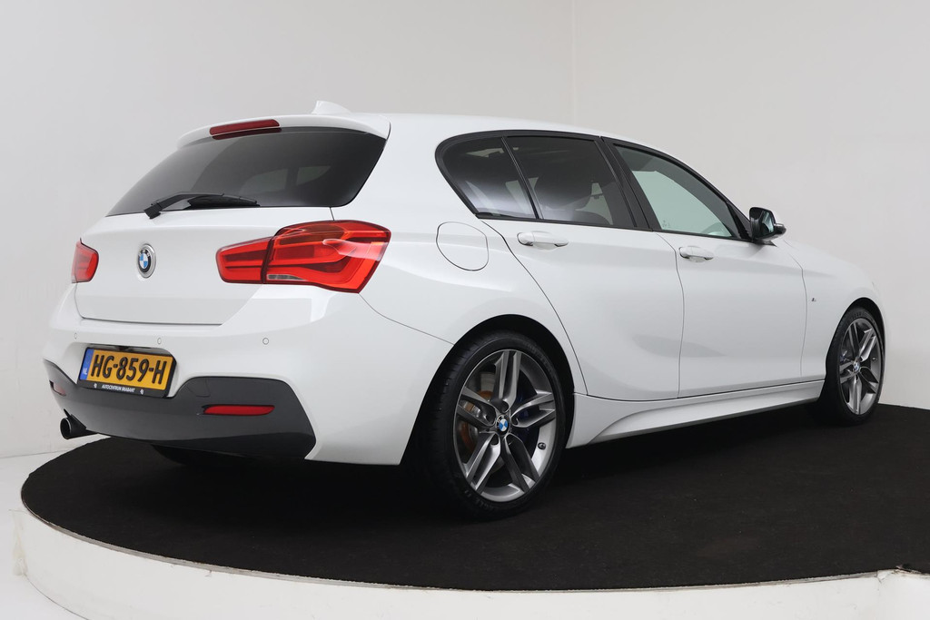 
BMW 1-serie 118i Corporate Lease M Sport (PANORAMADAK, PARKEERSENSOREN, CRUISE CONTROL, STOELVERARMING, NL-AUTO) vol									