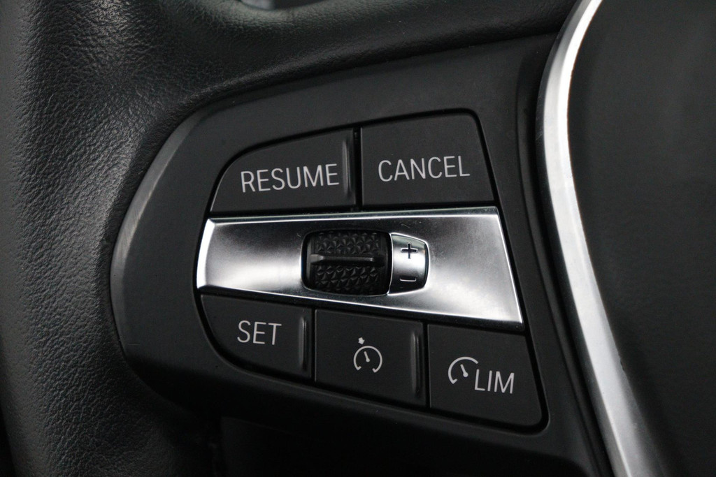 
BMW 1-serie 118i Executive Edition Automaat (PANODAK, NAVI, PDC V+A, CARPLAY, CRUISE, NL-AUTO, DEALER ONDERHOUDEN) vol									