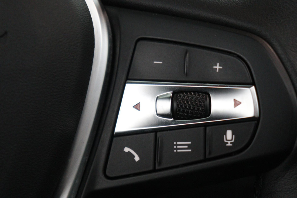 
BMW 1-serie 118i Executive Edition Automaat (PANODAK, NAVI, PDC V+A, CARPLAY, CRUISE, NL-AUTO, DEALER ONDERHOUDEN) vol									