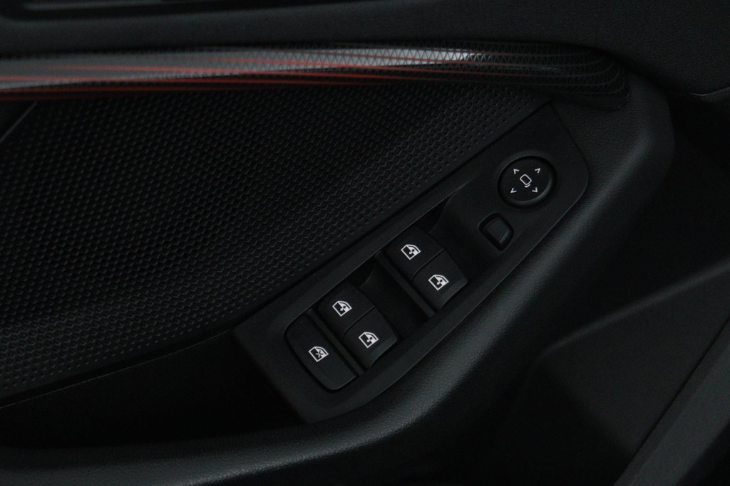 
BMW 1-serie 118i Executive Edition Automaat (PANODAK, NAVI, PDC V+A, CARPLAY, CRUISE, NL-AUTO, DEALER ONDERHOUDEN) vol									