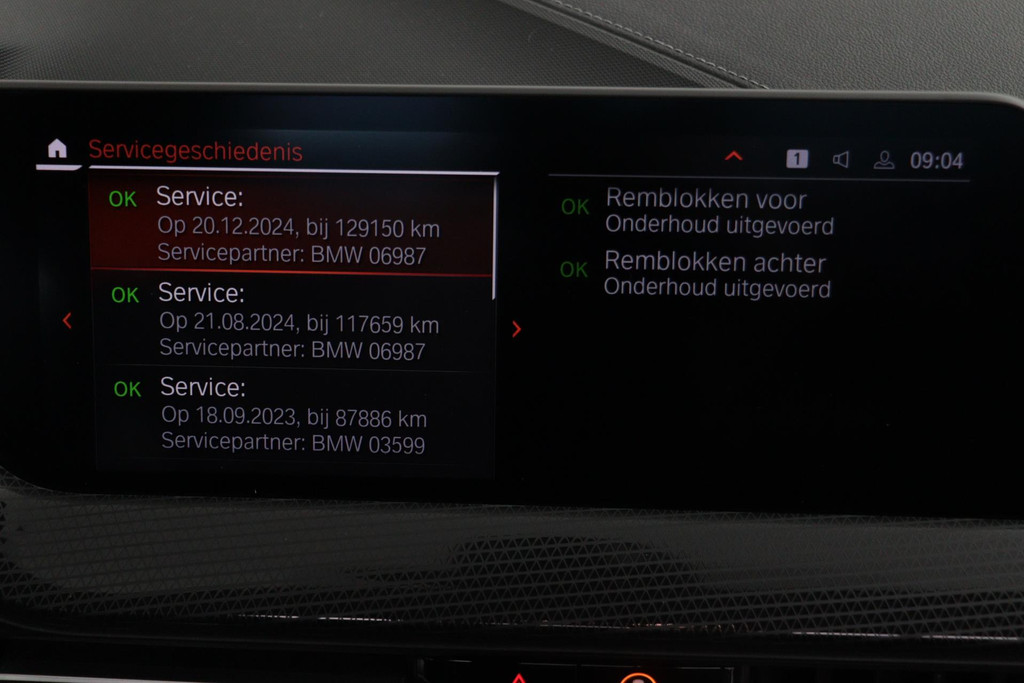 
BMW 1-serie 118i Executive Edition Automaat (PANODAK, NAVI, PDC V+A, CARPLAY, CRUISE, NL-AUTO, DEALER ONDERHOUDEN) vol									