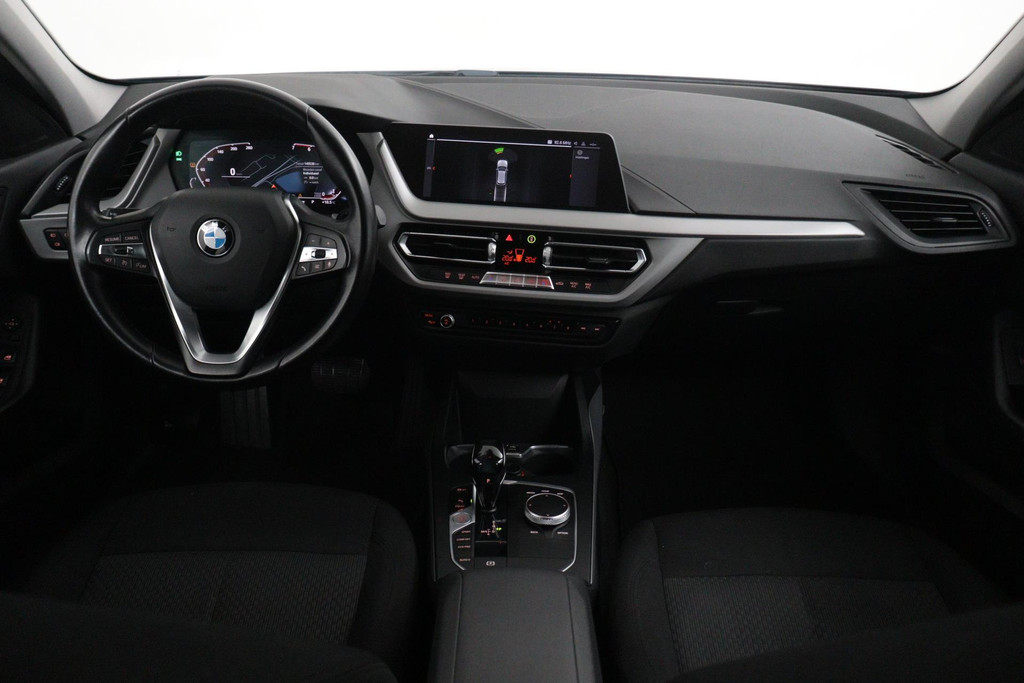 
BMW 1-serie 118i Executive Edition (1e Eig, NL-auto, Dealer onderH Carplay/ Android, Navi-groot, PDC V+A, Cruise Control, Etc) vol									