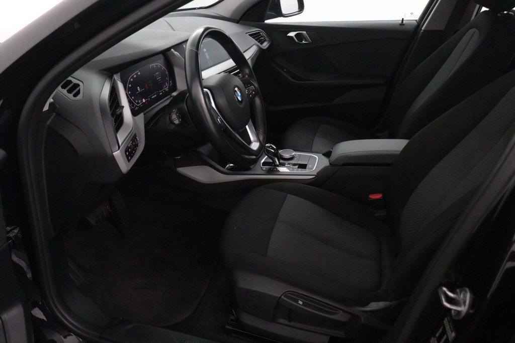 
BMW 1-serie 118i Executive Edition (1e Eig, NL-auto, Dealer onderH Carplay/ Android, Navi-groot, PDC V+A, Cruise Control, Etc) vol									