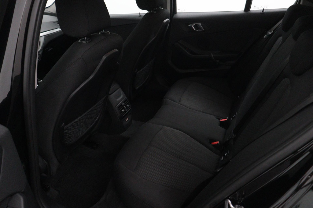 
BMW 1-serie 118i Executive Edition (1e Eig, NL-auto, Dealer onderH Carplay/ Android, Navi-groot, PDC V+A, Cruise Control, Etc) vol									