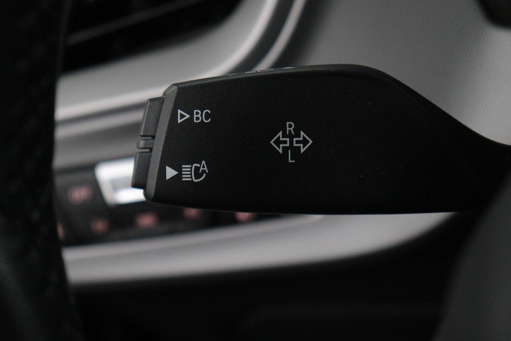 
BMW 1-serie 118i Executive Edition (1e Eig, NL-auto, Dealer onderH Carplay/ Android, Navi-groot, PDC V+A, Cruise Control, Etc) vol									