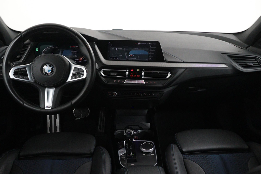 
BMW 1-serie 118i Executive Edition M-SPORT (1e Eig, NL-auto, Dealer OndH, Carplay/ Android, Navi-groot, PDC V+A, Cruise Contr Etc) vol									