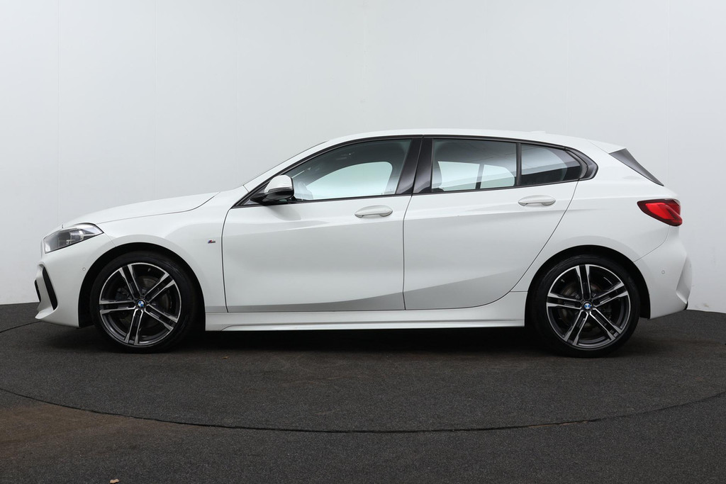 
BMW 1-serie 118i Executive Edition M-SPORT (1e Eig, NL-auto, Dealer OndH, Carplay/ Android, Navi-groot, PDC V+A, Cruise Contr Etc) vol									