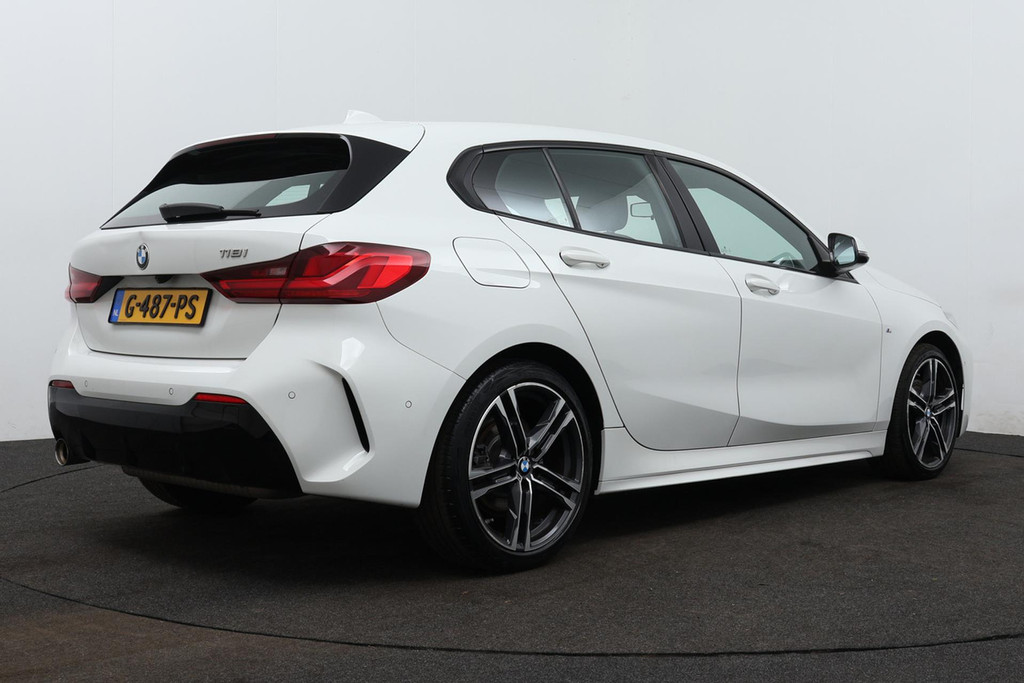 
BMW 1-serie 118i Executive Edition M-SPORT (1e Eig, NL-auto, Dealer OndH, Carplay/ Android, Navi-groot, PDC V+A, Cruise Contr Etc) vol									