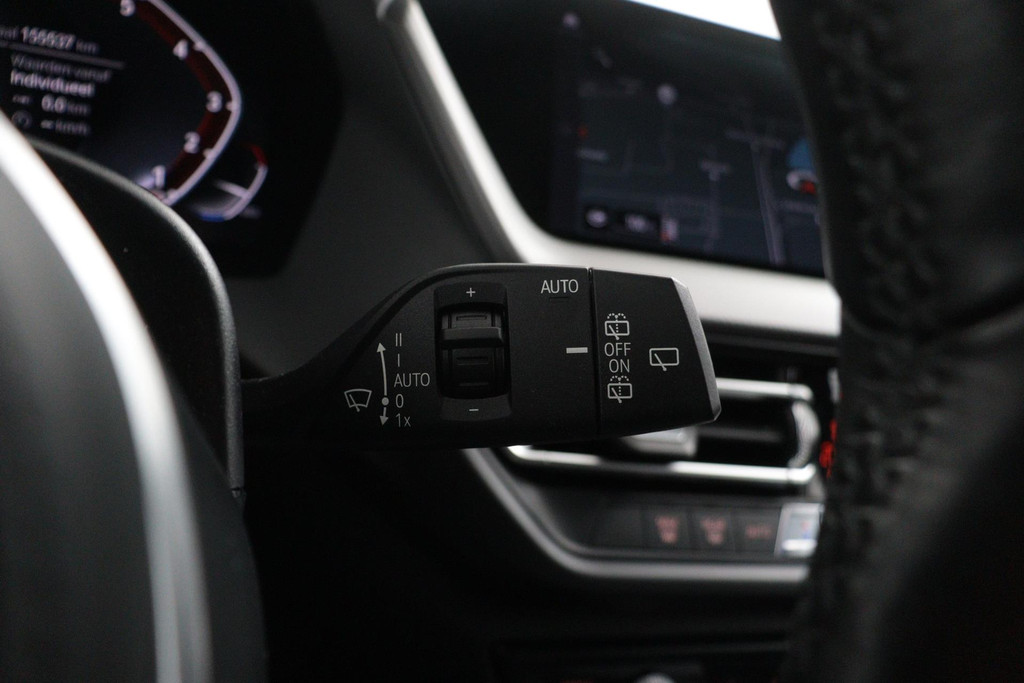 
BMW 1-serie 118i Executive Edition M-SPORT (1e Eig, NL-auto, Dealer OndH, Carplay/ Android, Navi-groot, PDC V+A, Cruise Contr Etc) vol									