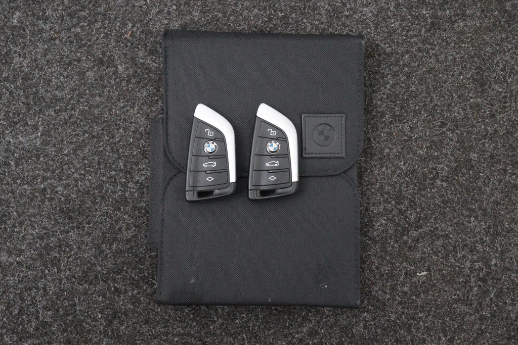 
BMW 1-serie 118i Executive Edition M-SPORT (1e Eig, NL-auto, Dealer OndH, Carplay/ Android, Navi-groot, PDC V+A, Cruise Contr Etc) vol									