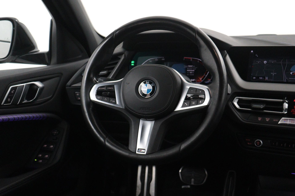 
BMW 1-serie 118i Executive Edition M-SPORT (1e Eig, NL-auto, Dealer OndH, Carplay/ Android, Navi-groot, PDC V+A, Cruise Contr Etc) vol									