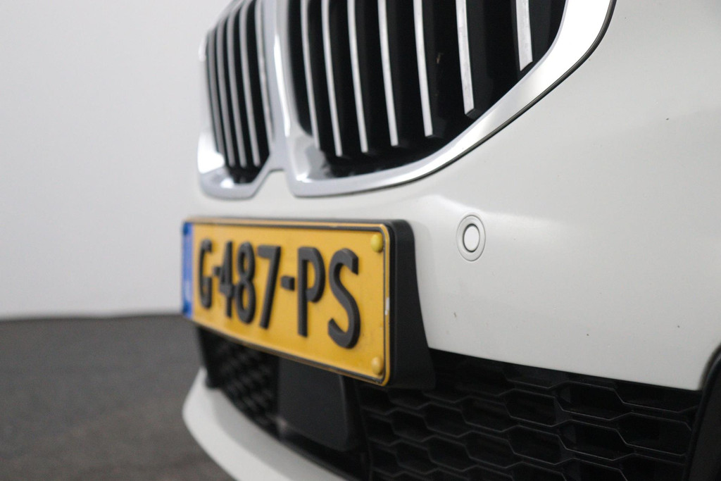 
BMW 1-serie 118i Executive Edition M-SPORT (1e Eig, NL-auto, Dealer OndH, Carplay/ Android, Navi-groot, PDC V+A, Cruise Contr Etc) vol									