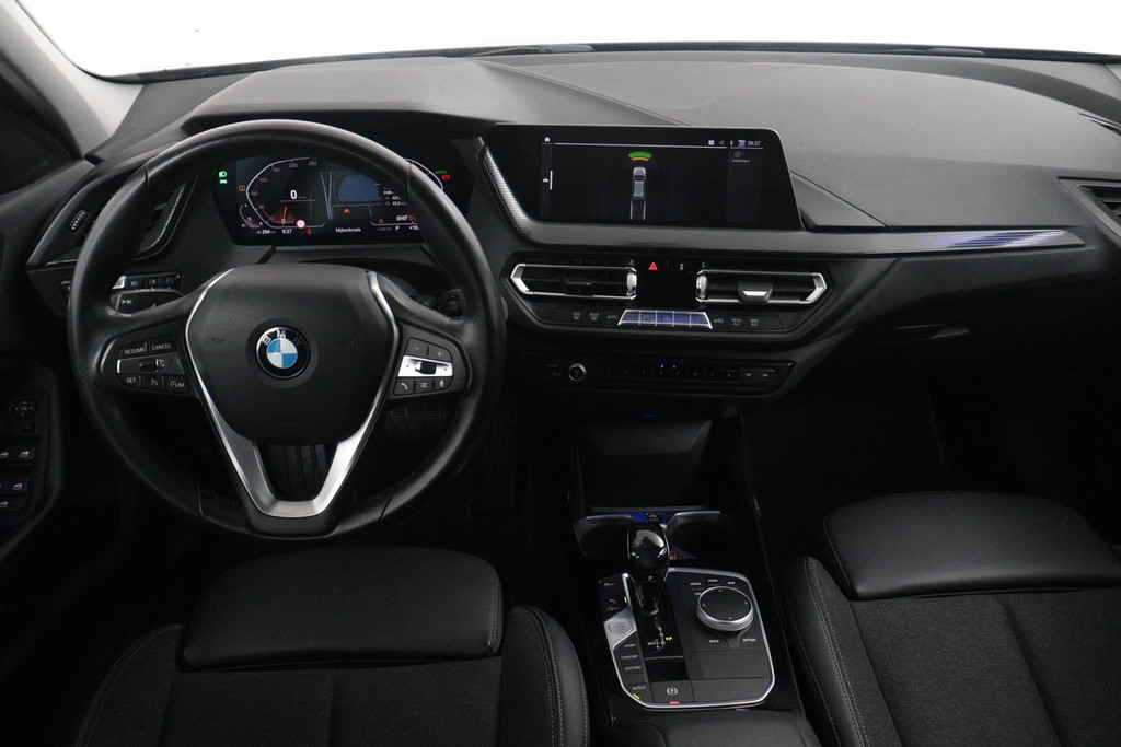 
BMW 1-serie 118i Executive Edition SportLine (1e Eig, NL-auto, DealeronderH, Navi Prof, Apple Carplay, PDC V+A, Cruise Con, Etc) vol									