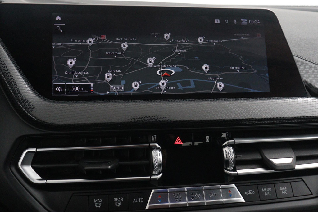 
BMW 1-serie 118i Executive Edition SportLine (1e Eig, NL-auto, DealeronderH, Navi Prof, Apple Carplay, PDC V+A, Cruise Con, Etc) vol									