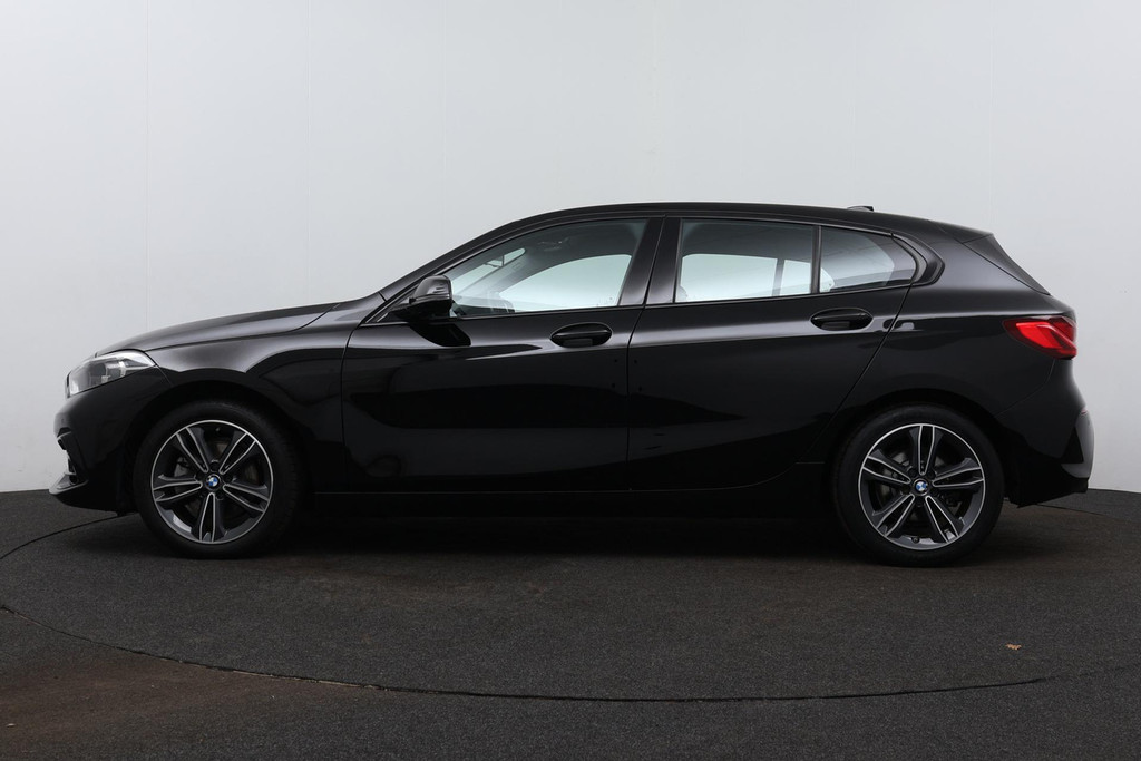 
BMW 1-serie 118i Executive Edition SportLine (1e Eig, NL-auto, DealeronderH, Navi Prof, Apple Carplay, PDC V+A, Cruise Con, Etc) vol									