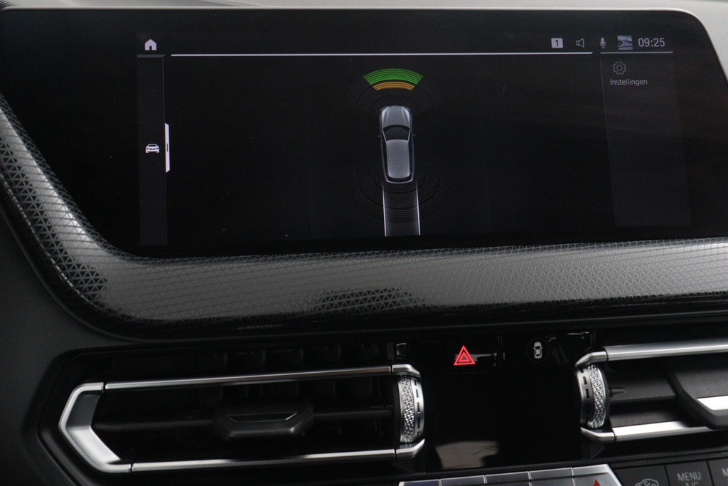 
BMW 1-serie 118i Executive Edition SportLine (1e Eig, NL-auto, DealeronderH, Navi Prof, Apple Carplay, PDC V+A, Cruise Con, Etc) vol									