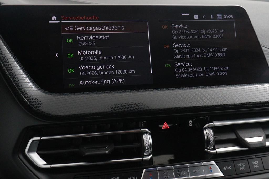 
BMW 1-serie 118i Executive Edition SportLine (1e Eig, NL-auto, DealeronderH, Navi Prof, Apple Carplay, PDC V+A, Cruise Con, Etc) vol									