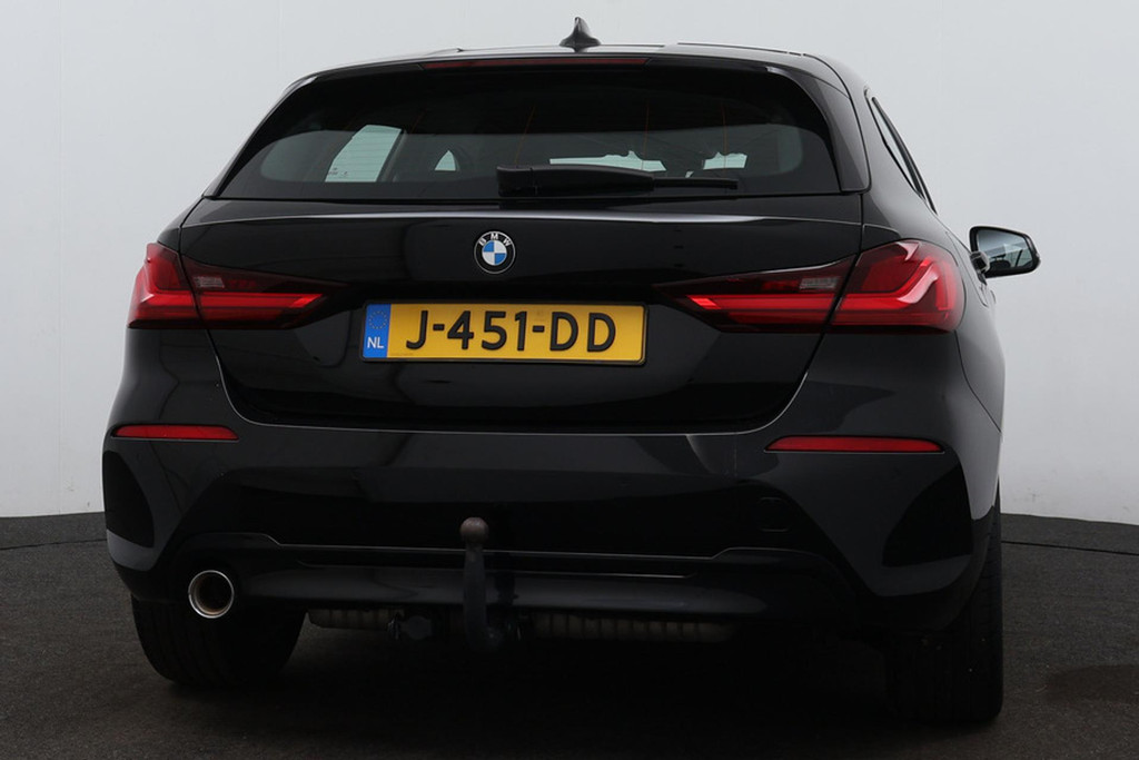 
BMW 1-serie 118i Executive Edition SportLine (1e Eig, NL-auto, DealeronderH, Navi Prof, Apple Carplay, PDC V+A, Cruise Con, Etc) vol									