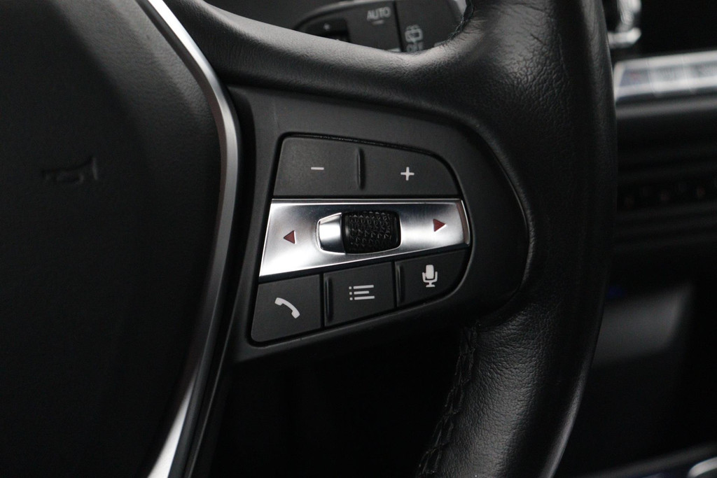 
BMW 1-serie 118i Executive Edition SportLine (1e Eig, NL-auto, DealeronderH, Navi Prof, Apple Carplay, PDC V+A, Cruise Con, Etc) vol									