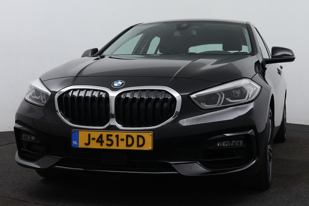
BMW 1-serie 118i Executive Edition SportLine (1e Eig, NL-auto, DealeronderH, Navi Prof, Apple Carplay, PDC V+A, Cruise Con, Etc) vol									