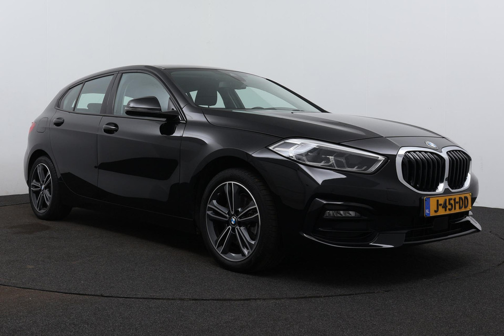 
BMW 1-serie 118i Executive Edition SportLine (1e Eig, NL-auto, DealeronderH, Navi Prof, Apple Carplay, PDC V+A, Cruise Con, Etc) vol									