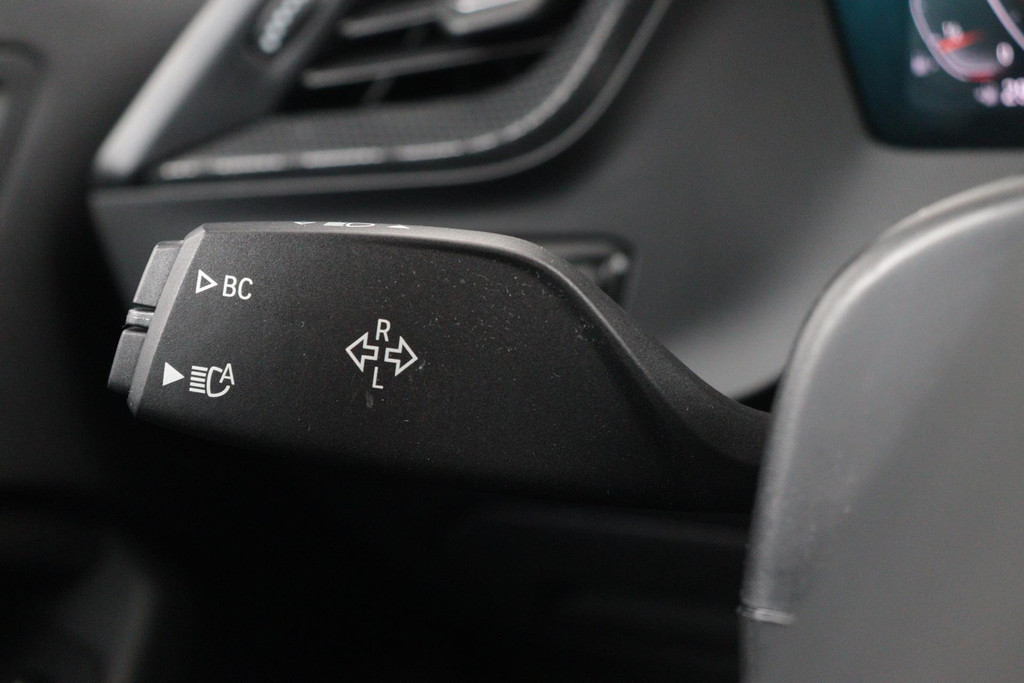 
BMW 1-serie 118i Executive Edition SportLine (1e Eig, NL-auto, DealeronderH, Navi Prof, Apple Carplay, PDC V+A, Cruise Con, Etc) vol									