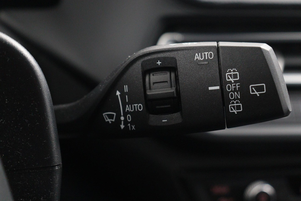 
BMW 1-serie 118i Executive Edition SportLine (1e Eig, NL-auto, DealeronderH, Navi Prof, Apple Carplay, PDC V+A, Cruise Con, Etc) vol									