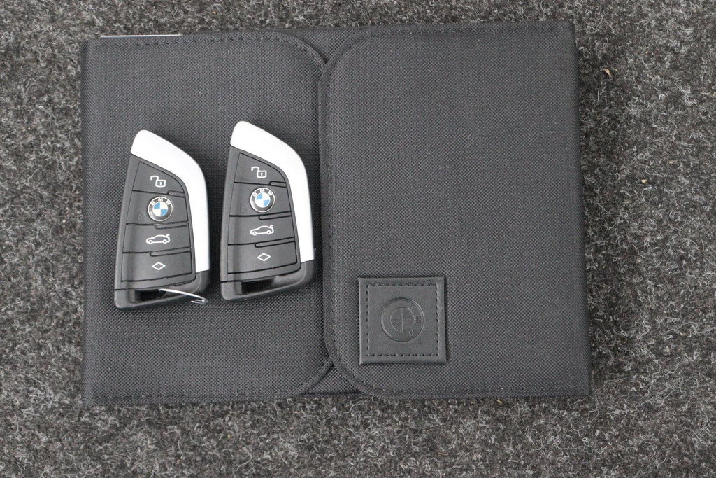 
BMW 1-serie 118i Executive Edition SportLine (1e Eig, NL-auto, DealeronderH, Navi Prof, Apple Carplay, PDC V+A, Cruise Con, Etc) vol									