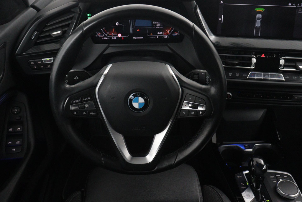 
BMW 1-serie 118i Executive Edition SportLine (1e Eig, NL-auto, DealeronderH, Navi Prof, Apple Carplay, PDC V+A, Cruise Con, Etc) vol									