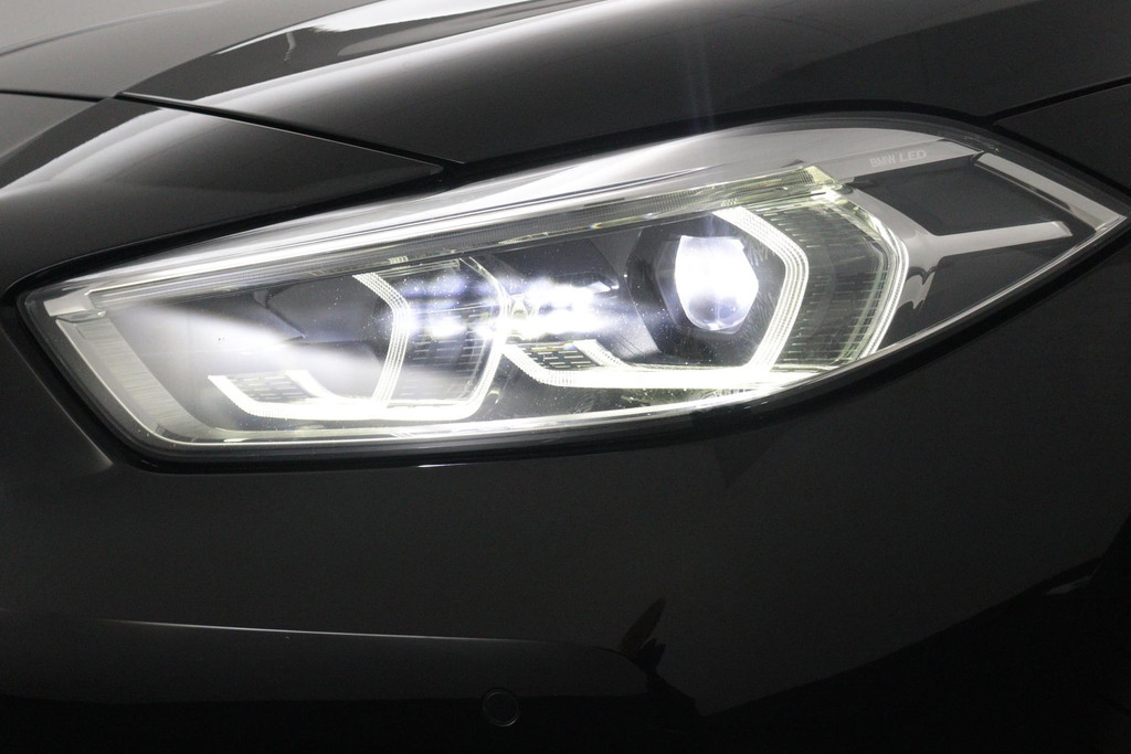 
BMW 1-serie 118i Executive Edition SportLine (1e Eig, NL-auto, DealeronderH, Navi Prof, Apple Carplay, PDC V+A, Cruise Con, Etc) vol									