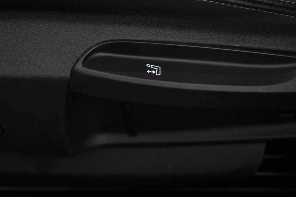 
BMW 1-serie 118i Executive Edition SportLine (1e Eig, NL-auto, DealeronderH, Navi Prof, Apple Carplay, PDC V+A, Cruise Con, Etc) vol									