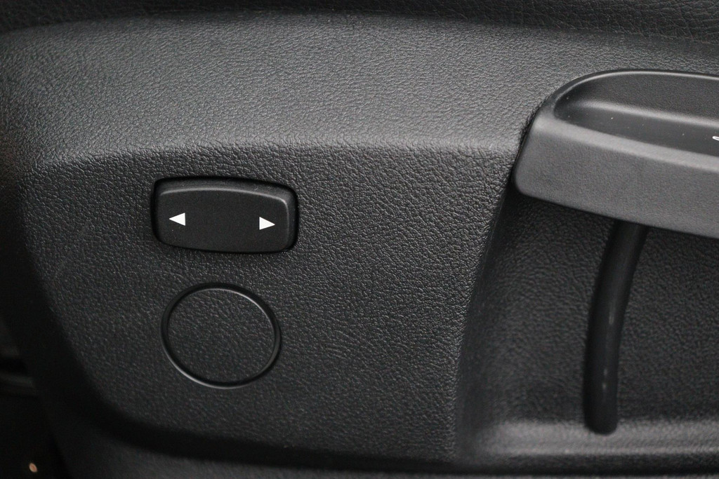 
BMW 1-serie 118i Executive Edition SportLine (1e Eig, NL-auto, DealeronderH, Navi Prof, Apple Carplay, PDC V+A, Cruise Con, Etc) vol									