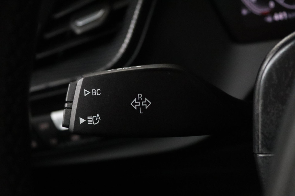 
BMW 1-serie 118i Executive Edition Automaat (virtual, adaptive, sfeer, camera, navigatie, nl-auto, dealer onderhouden) vol									