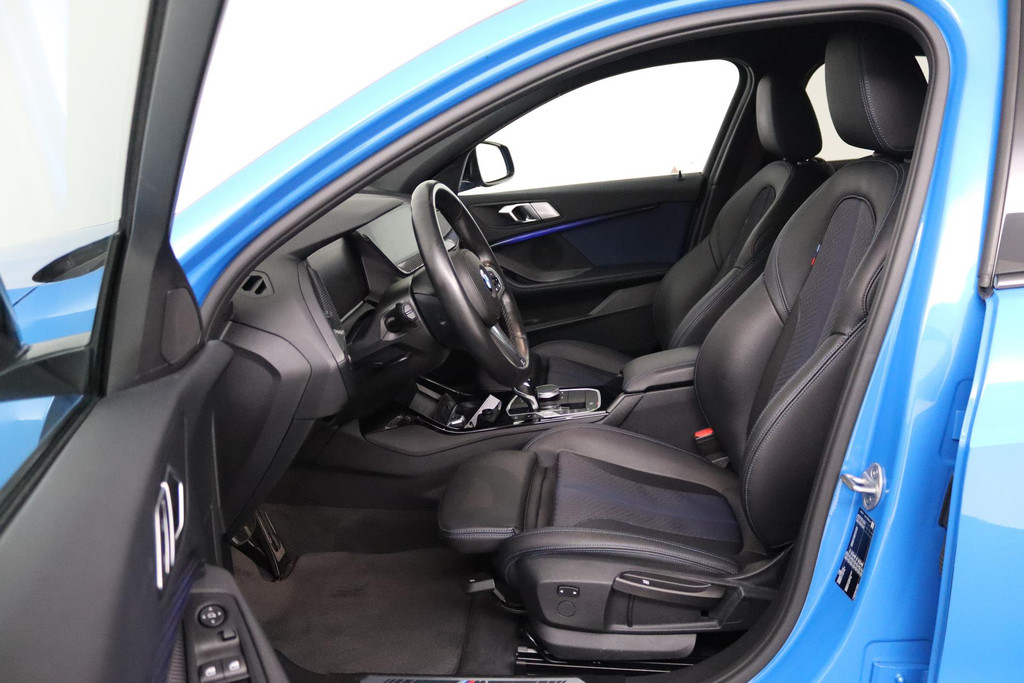 
BMW 1-serie 118i Executive Edition Automaat (virtual, adaptive, sfeer, camera, navigatie, nl-auto, dealer onderhouden) vol									