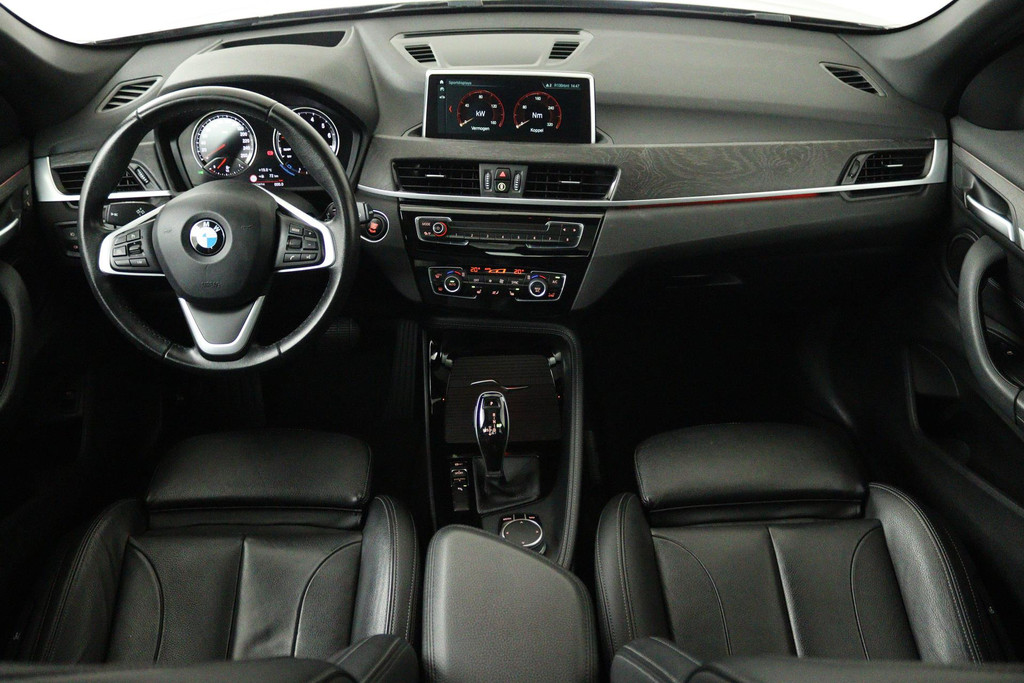 
BMW X1 SDrive20i High Executive (PARKEERSENSOREN, PANORAMADAK, CAMERA, HEAD-UP, STOELVERWARMING, LEER, DEALER ONDERHOUDEN) vol									