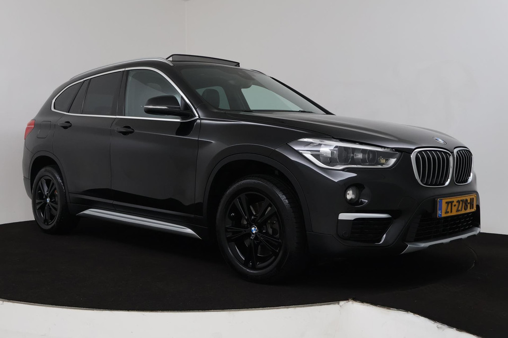 
BMW X1 SDrive20i High Executive (PARKEERSENSOREN, PANORAMADAK, CAMERA, HEAD-UP, STOELVERWARMING, LEER, DEALER ONDERHOUDEN) vol									