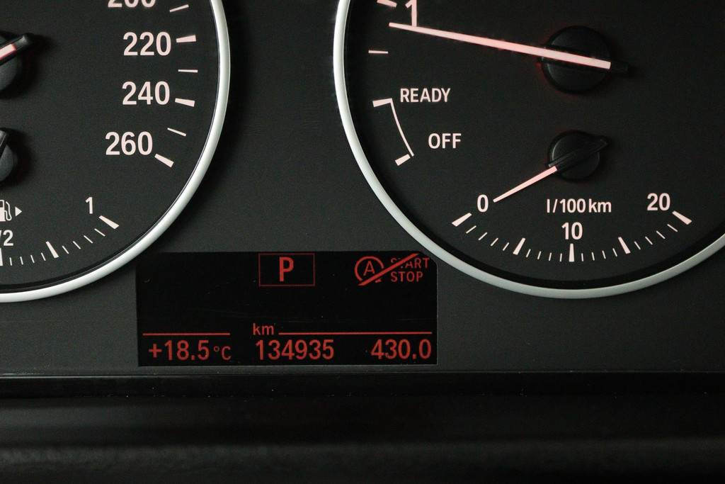 
BMW X1 SDrive18i High Executive (PARKEERSENSOREN, CRUISE, NAVI, STOELVERWARMING, AUTOMAAT, NL-AUTO, DEALER ONDERHOUDEN) vol									