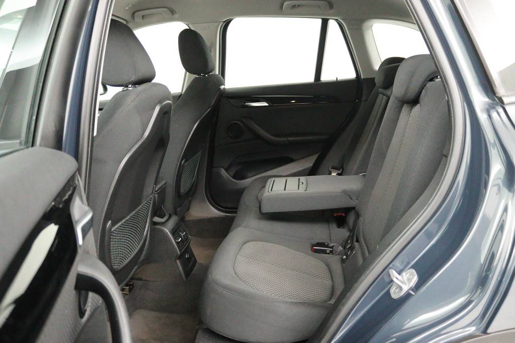 
BMW X1 SDrive18i High Executive (PARKEERSENSOREN, CRUISE, NAVI, STOELVERWARMING, AUTOMAAT, NL-AUTO, DEALER ONDERHOUDEN) vol									