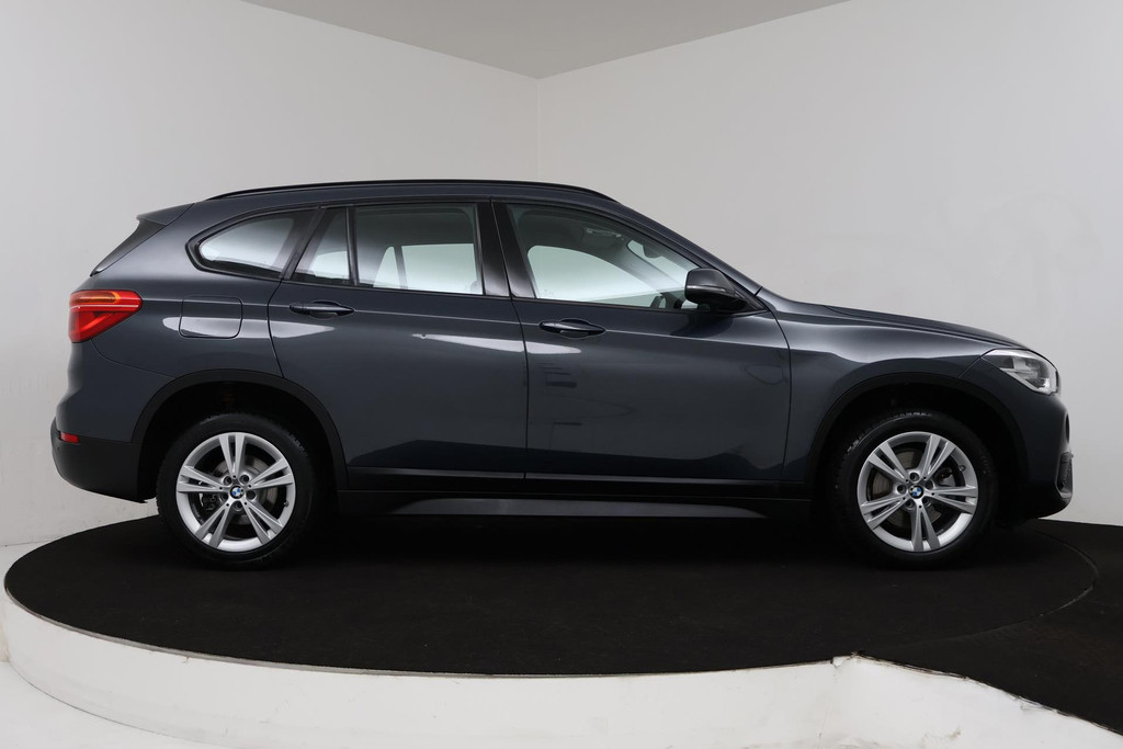 
BMW X1 SDrive18i High Executive (PARKEERSENSOREN, CRUISE, NAVI, STOELVERWARMING, AUTOMAAT, NL-AUTO, DEALER ONDERHOUDEN) vol									