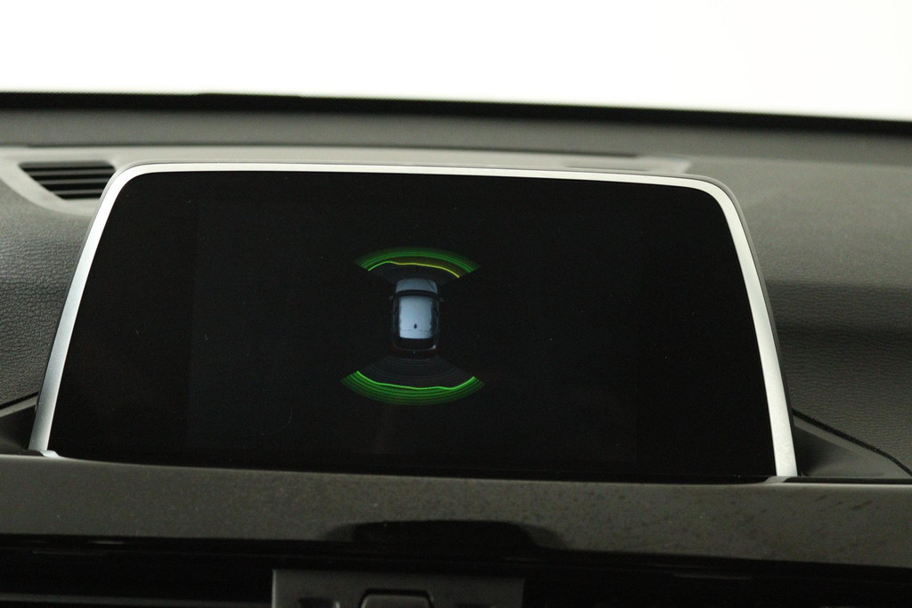 
BMW X1 SDrive18i High Executive (PARKEERSENSOREN, CRUISE, NAVI, STOELVERWARMING, AUTOMAAT, NL-AUTO, DEALER ONDERHOUDEN) vol									