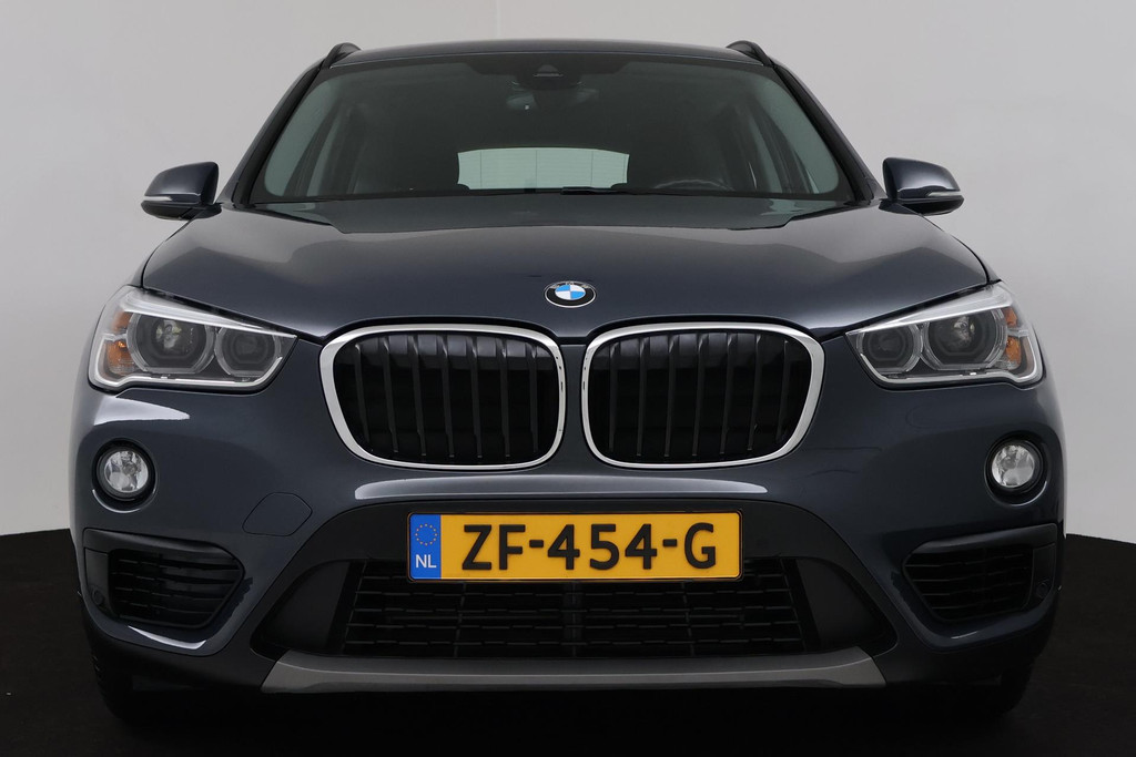 
BMW X1 SDrive18i High Executive (PARKEERSENSOREN, CRUISE, NAVI, STOELVERWARMING, AUTOMAAT, NL-AUTO, DEALER ONDERHOUDEN) vol									