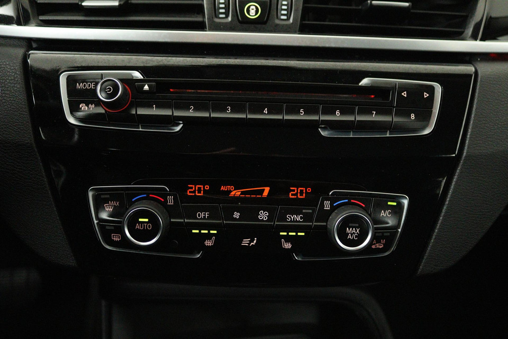 
BMW X1 SDrive18i High Executive (PARKEERSENSOREN, CRUISE, NAVI, STOELVERWARMING, AUTOMAAT, NL-AUTO, DEALER ONDERHOUDEN) vol									