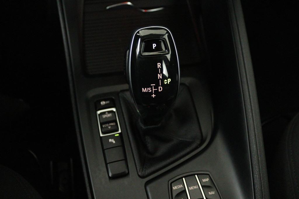 
BMW X1 SDrive18i High Executive (PARKEERSENSOREN, CRUISE, NAVI, STOELVERWARMING, AUTOMAAT, NL-AUTO, DEALER ONDERHOUDEN) vol									