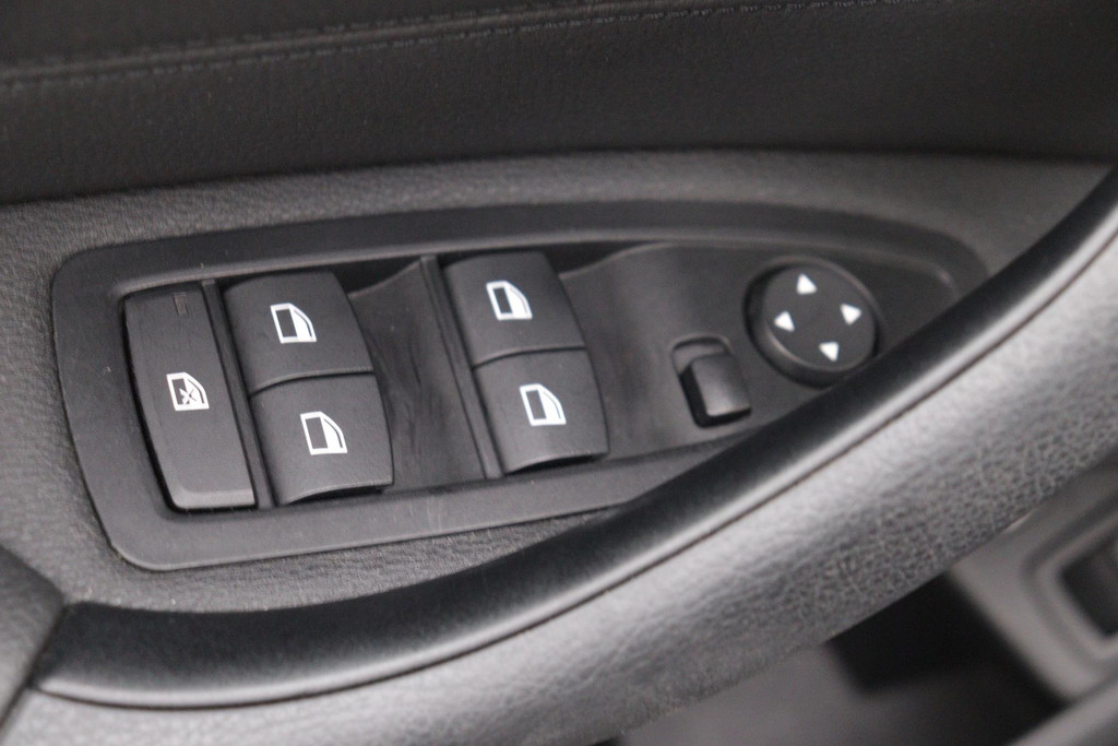 
BMW X1 XDrive25e eDrive Edition(NL-auto, 1e Eig, Dealer OnderH, Carplay, Head-up, StoelV, Navi Pro, PDC V+A, Leder, Etc) vol									