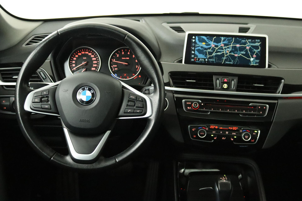 
BMW X1 XDrive20i High Executive (PANORAMDAK, CRUISE, STOELVERWARMING, HEAD-UP DISPLAY, LEDER, PARKEERSENSOREN, DEALER ONDERHOUDEN) vol									
