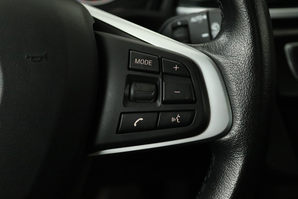 
BMW X1 XDrive20i High Executive (PANORAMDAK, CRUISE, STOELVERWARMING, HEAD-UP DISPLAY, LEDER, PARKEERSENSOREN, DEALER ONDERHOUDEN) vol									