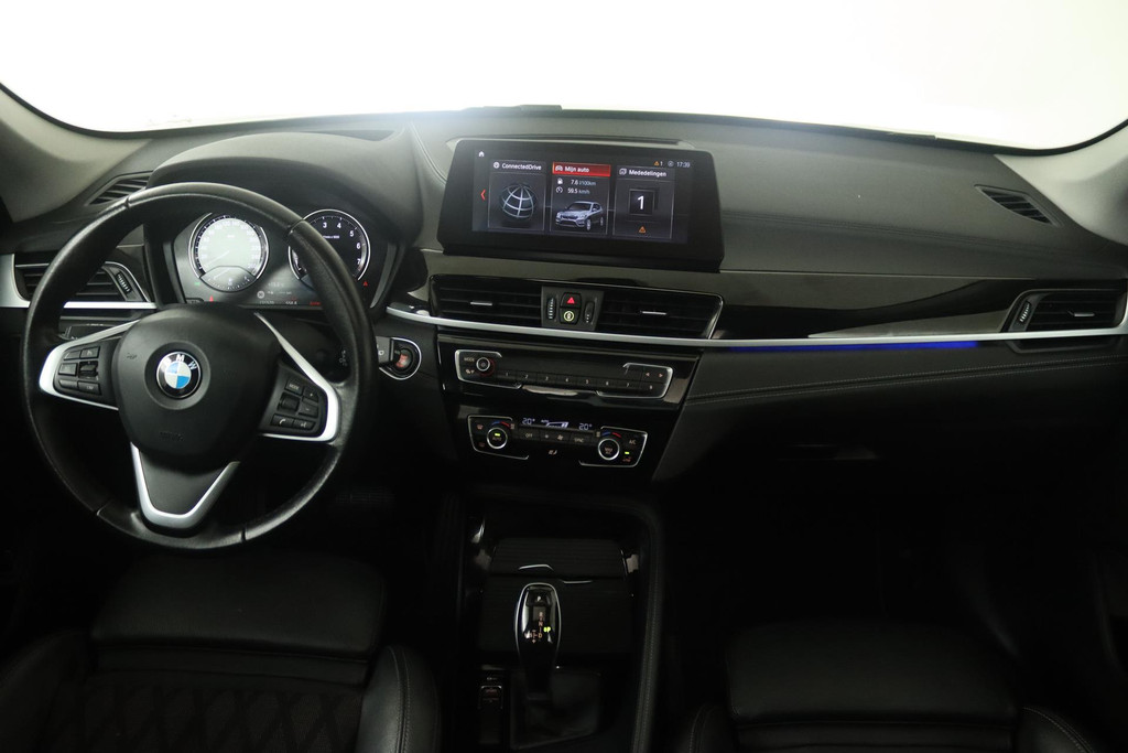 
BMW X1 SDrive20i High Executive (PANORAMADAK, PARKEERSENSOREN, TREKHAAK AFNEEMBAAR, CRUISE, NL-AUTO, DEALER ONDERHOUDEN) vol									