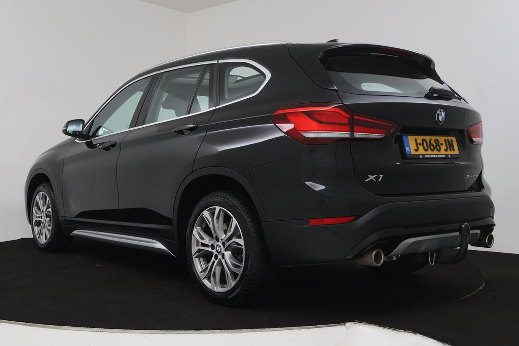 
BMW X1 SDrive20i High Executive (PANORAMADAK, PARKEERSENSOREN, TREKHAAK AFNEEMBAAR, CRUISE, NL-AUTO, DEALER ONDERHOUDEN) vol									