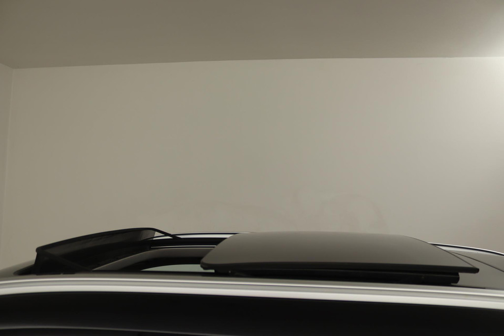 
BMW X1 SDrive20i High Executive (PANORAMADAK, PARKEERSENSOREN, TREKHAAK AFNEEMBAAR, CRUISE, NL-AUTO, DEALER ONDERHOUDEN) vol									